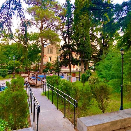 C'Est La Vie Apartment Mtsʼkhetʼa Екстериор снимка